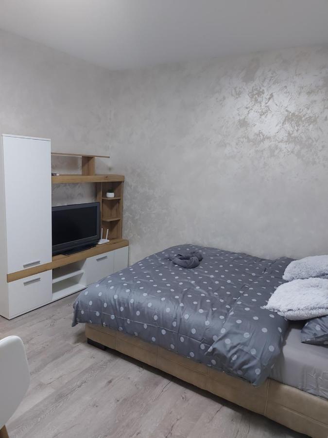 Apartman Mikikiki Belgrad Exteriör bild